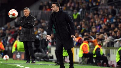 قبل الكلاسيكو.. تشافي يكشف عن رأيه في إهانة نجم ريال مدريد