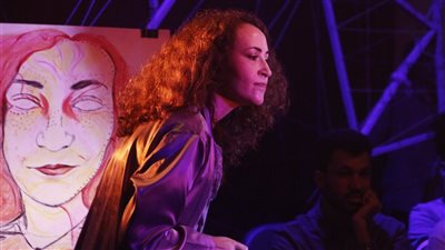 دُمى من ورق.. زوجان في غرفة مغلقة يقرران مصير طفل قادم بملتقى القاهرة الدولي للمسرح الجامعي 