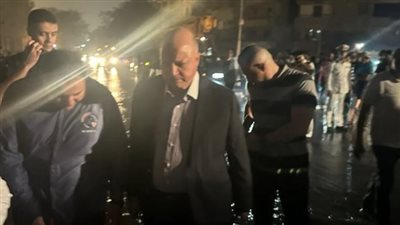 محافظ القاهرة يشرف على إصلاح كسر مفاجئ بخط مياه بشارع عبدالحميد بدوى (صور)