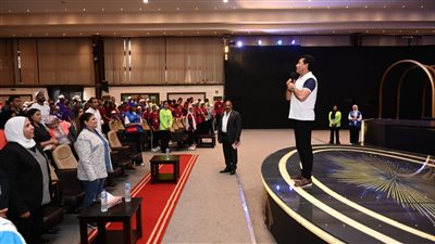 صبحي يعقد حوارًا مفتوحًا مع المشاركين بالمشروع القومي لمراكز تدريب اللياقة البدنية 