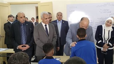 محافظ القاهرة ومدير مديرية التعليم يتفقدان مدرسة الفواخير للتكنولوجيا التطبيقية