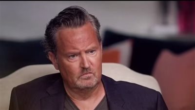 العثور على ماثيو بيري ميتا في حمام منزله