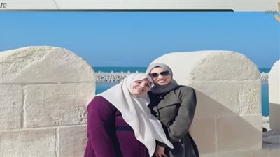 قبل تخرجها بأيام.. طبيبة فلسطينية في مصر تروي كيف فقدت أسرتها في قصف غزة (فيديو)