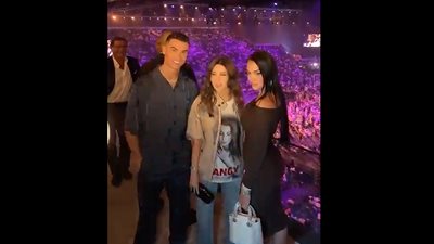 في افتتاح موسم الرياض 2024.. نانسي عجرم تلتقي بكريستيانو رونالدو وجورجينا 