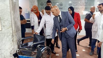 وكيل صحة الشرقية يتفقد مستشفى ومدرسة التمريض بديرب نجم 