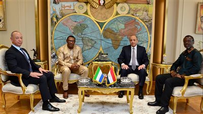 وزير الطيران المدني يبحث مع سفير دولة سيراليون التعاون المشترك بمختلف الأنشطة