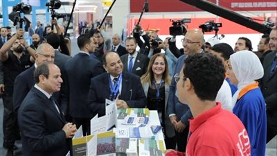 السيسي يتفقد جناح مدرسة بي تك للتكنولوجيا التطبيقية بالمعرض الدولي للصناعة