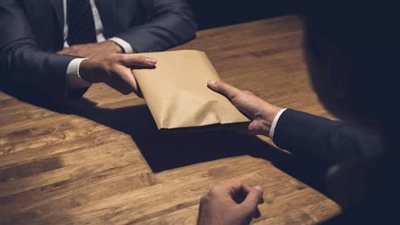 كواليس ضبط شخصية ثقيلة من المطار والتحفظ على مسؤولين داخل شركة بأسوان