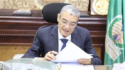 رصف 9 شوارع وتفريعات في بني مزار بإجمالي طول 17 كلم