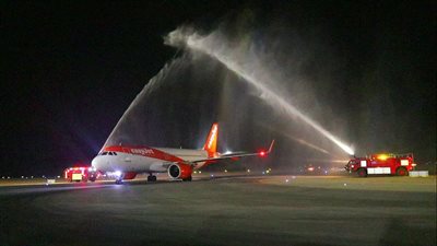 مطار سفنكس الدولي يستقبل أولى رحلات شركة ايزى جيت القادمة من لندن