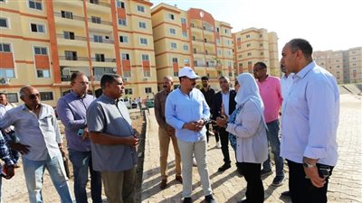محافظ أسوان يتابع الأعمال الجارية بمشروع الإسكان المميز بمنطقة العقاد 