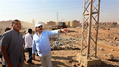 محافظ أسوان يقود حملة لإزالة 7 حالات تعد خلف التجمع الثاني بالإسكان المميز