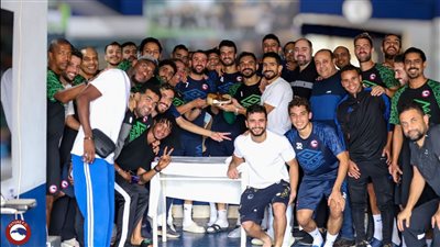 مودرن فيوتشر يحتفل بعيد ميلاد ثلاثي الفريق