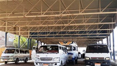 محافظ أسوان: لا زيادة فى تعريفة الأجرة الحالية لسيارات السيرفيس والتاكسى