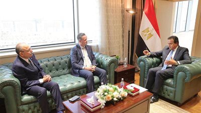 وزير الصحة يبحث مع السفير التركي تعزيز التعاون بين البلدين