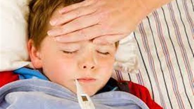 أبرزها شُرب السوائل.. نصائح عند استخدام خافض الحرارة للأطفال