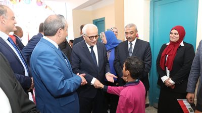 وزير التعليم ومحافظ الإسماعيلية يتفقدان عددا من المدارس ويتابعان انتظام سير العام الدراسي