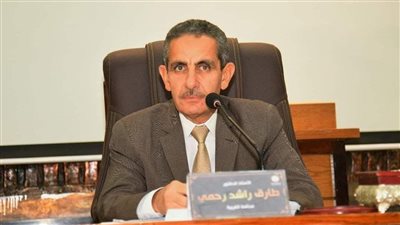 محافظ الغربية يتابع أعمال وضع طبقة السن بشارع الجيش بمركز قطور