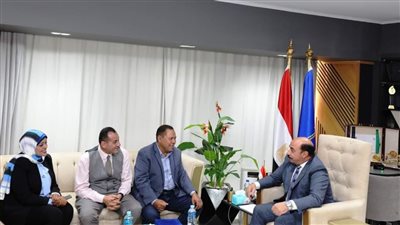 محافظ أسوان يلتقى وفد معهد بحوث التناسليات الحيوانية