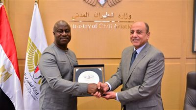 الفريق محمد عباس يستقبل وزير النقل والطيران بجمهورية سيراليون لبحث سبل التعاون المشترك 
