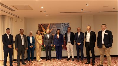 غادة شلبي تلتقي مسئولي أحد منظمي الرحلات الألمانية وممثلين من وكلاء السفر والسياحة