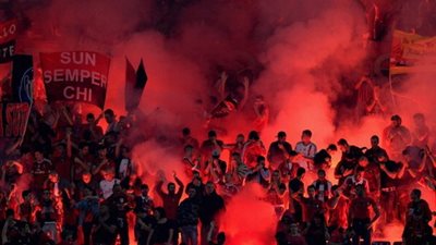 إشتباكات عنيفة ومشاجرة عصابات وقنابل بين جمهور ميلان وباريس سان جيرمان