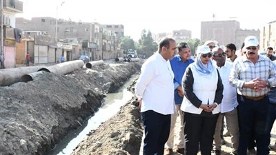 محافظ أسوان بتفقد معدلات الإنجاز بمشروع تغطية الأجزاء المتبقية من مصرف السيل