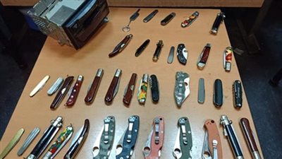 ضبط 13 شخصا بتهمة حيازة الأسلحة البيضاء في التبين