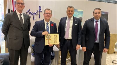 وزير السياحة والآثار يواصل لقاءاته الرسمية في لندن بعقد لقاء مع المبعوث التجاري لرئيس الوزراء البريطاني