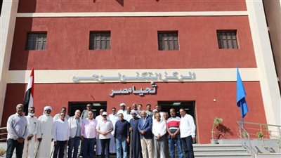 محافظ أسوان يتابع معدلات تنفيذ مشروعات حياة كريمة