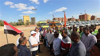 محافظ أسوان يتفقد اصطفاف أسطول المعدات والمركبات بنصر النوبة