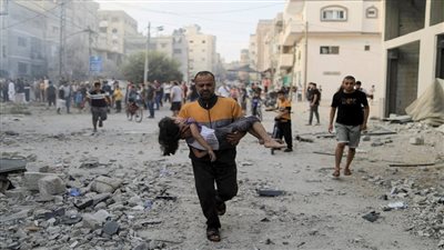 بالفيديو.. 4 إصابات خطيرة بعد استهداف جيش الاحتلال للنصيرات