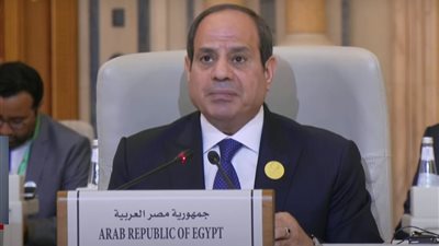الرئيس السيسي يلتقي مع نظيره الإريتري في الرياض