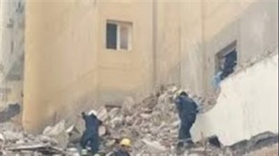تطورات انهيار جزء من عقار في قرية بالفيوم