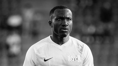 وفاة المهاجم الغاني دوامينا أثناء مباراة بالدوري الألباني (فيديو)