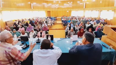 «العمل» تنظم ندوة تثقيفية للعمال بمنشآت الوادي الجديد للمشاركة في العملية الانتخابية