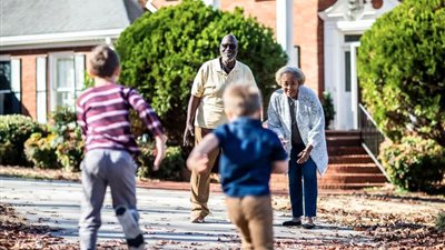 باحثون غربيون: هذا ما تفعله صلة الرحم في أعمار البشر