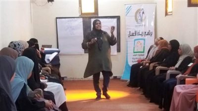 محافظ أسوان يتابع جهود فرع المجلس القومى للمرأة لتنظيم دورات ختان الإناث 