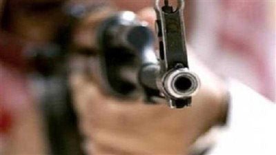 بسبب خلاف مادي.. يمني يقتل ويصيب 5 من أسرته بينهم ابنه