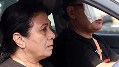 وسط غياب نجوم الفن.. انهيار سلوى عثمان أثناء تشييع جثمان والدها