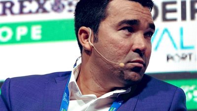 ديكو يكشف عن أول العائدين من الإعارات لبرشلونة.. وموقف البرازيلي روكي 