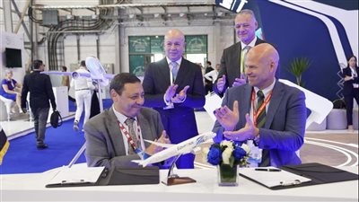 مصر للطيران وHoneywell يوقعا إتفاقية إصلاح وحدات الطائرات