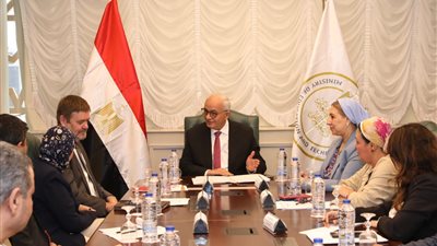 وزير التعليم والمجلس الثقافي البريطاني يدرسان تدريب المتقدمين الجدد بمسابقة 30 ألف معلم 