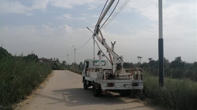 حملات مكثفة للنظافة ودعم منظومة الإنارة العامة بـ 3 مراكز بالمنيا