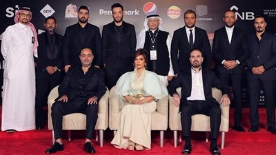 قبلة على اليد واعتذار.. 5 لقطات من حفل 