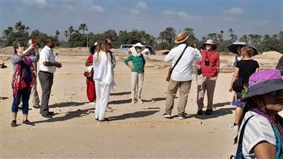 تفاصيل زيارة وفد سياحي متعدد الجنسيات لـ المناطق الأثرية بالمنيا