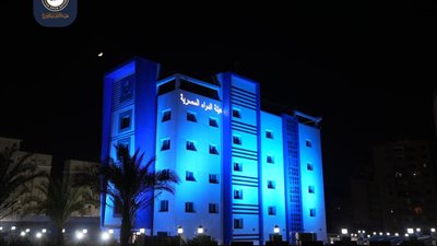 إنارة مقر هيئة الدواء بـ«الأزرق الفاتح» في الأسبوع العالمي للتوعية بمضادات الميكروبات