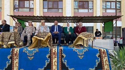 وكيل تعليم الجيزة والمستشار العسكرى بالمحافظة يشهدان عرضا عسكريا بمدرسة أبورواش الثانوية الصناعية 