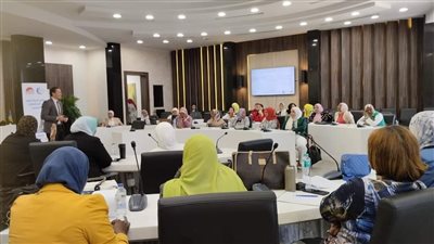 محافظ أسوان يتابع فعاليات برنامج 