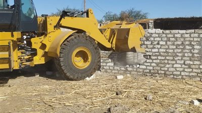 إزالة 15 حالة تعدى على الأراضى أملاك الدولة والزراعية بمركزى فى أسوان 